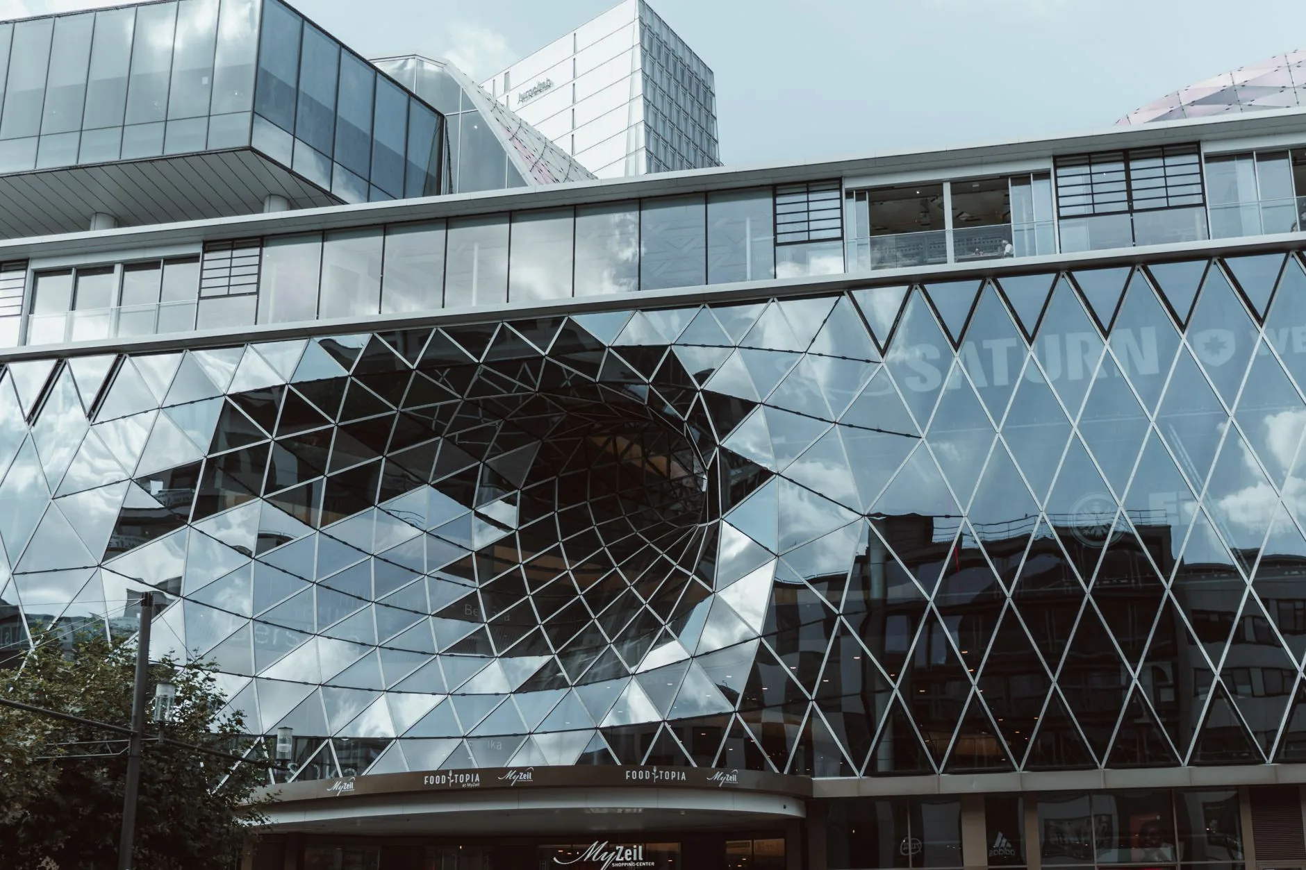 Aluminum Facades for Shopping Centers and Malls